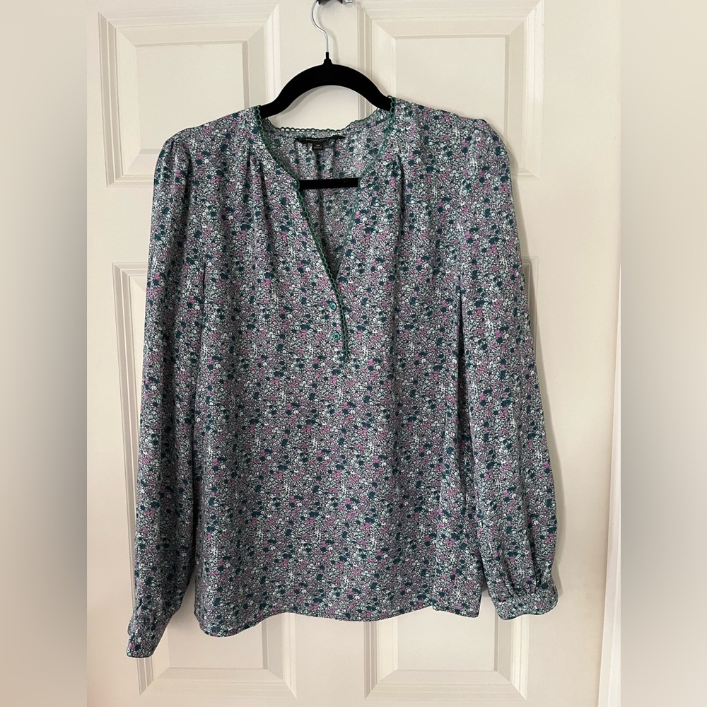 Women’s- Banana Republic Floral Blouse -short V neck green/pink size M Spring